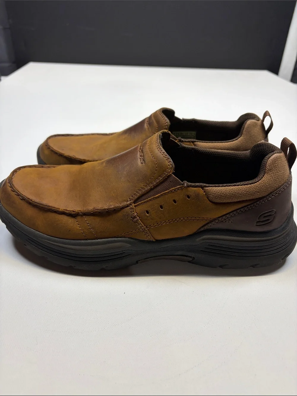 SKECHERS EXPENDED SEVENO MENS 10 BROWN LEATHER SLIP ON LOAFERS 66146